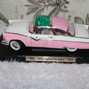 Road Signature 1955 Ford Crown Victoria 1/18 scale! no box, but is still mounted